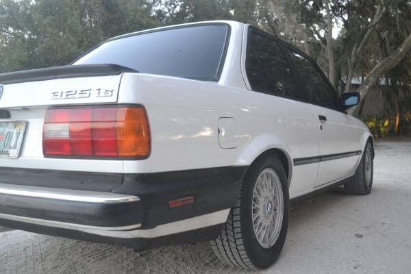 1988 White BMW 3-Series Coupe