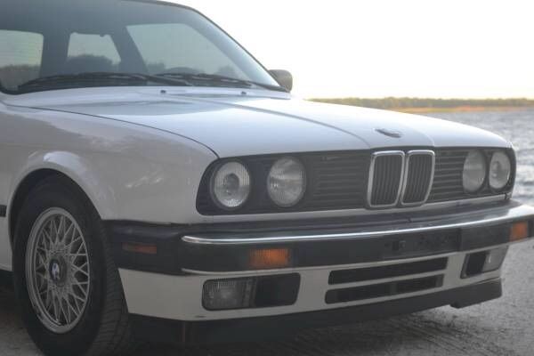 1988 White BMW 3-Series Coupe