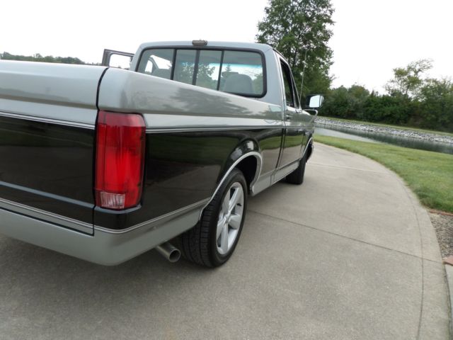 1990 Silver/Black Ford F-150 Standard Cab Pickup