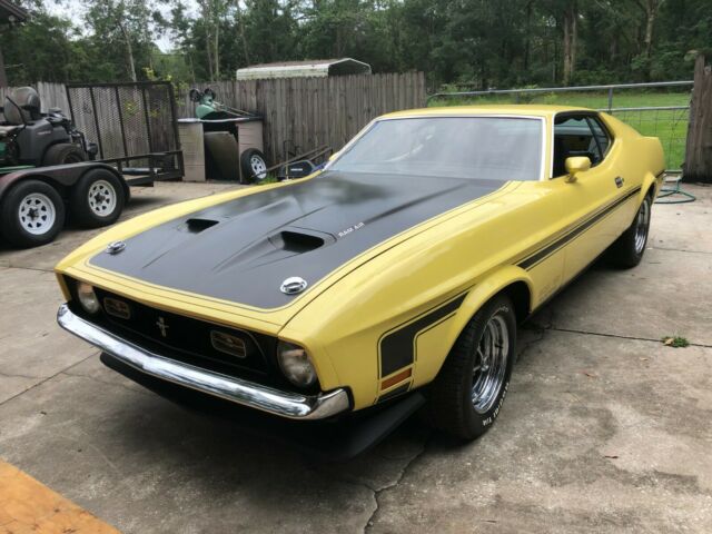 1971 Yellow Ford Mustang Fastback