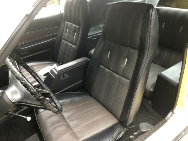 1971 Yellow Ford Mustang Fastback