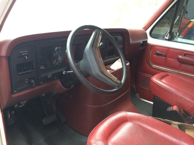 1991 White Ford E-Series Van Box Van