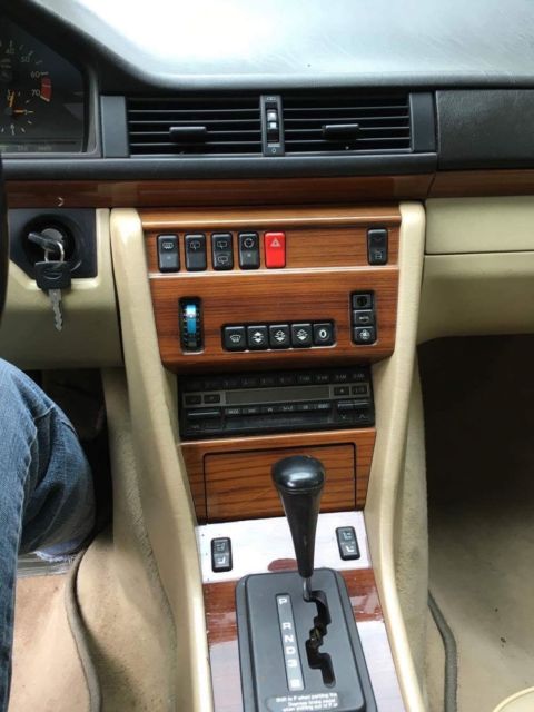 1992 Desert Taupe Metallic Mercedes-Benz 300-Series Wagon