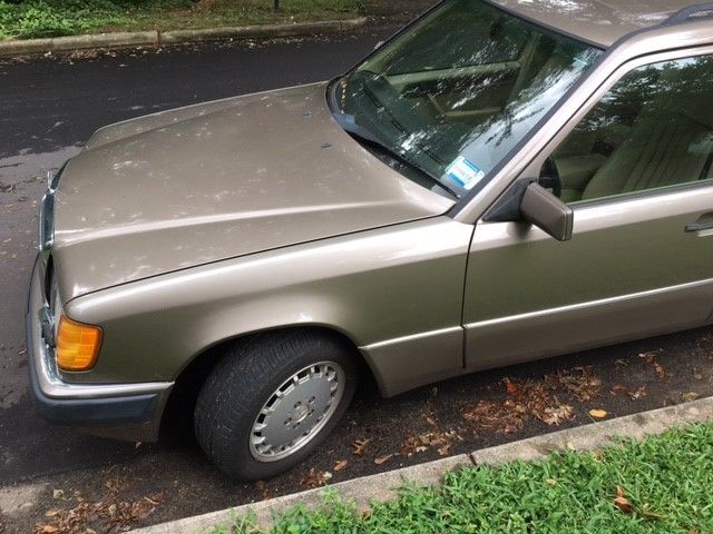 1992 Desert Taupe Metallic Mercedes-Benz 300-Series Wagon