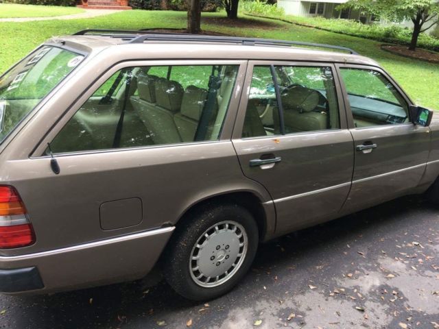 1992 Desert Taupe Metallic Mercedes-Benz 300-Series Wagon