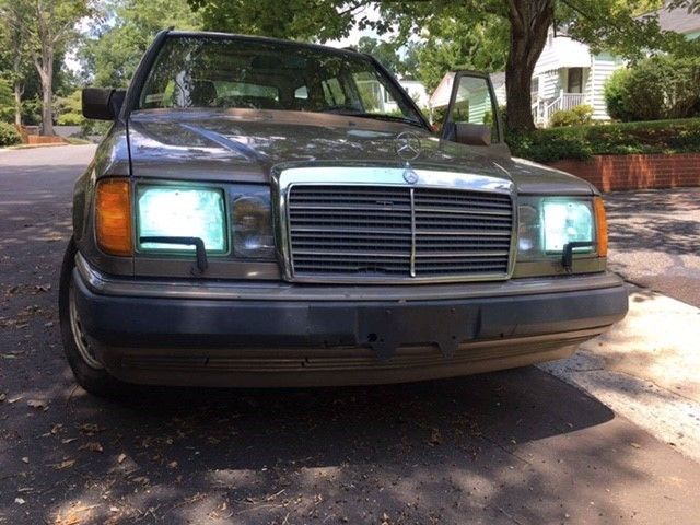 1992 Desert Taupe Metallic Mercedes-Benz 300-Series Wagon