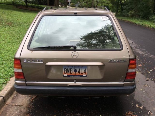 1992 Desert Taupe Metallic Mercedes-Benz 300-Series Wagon
