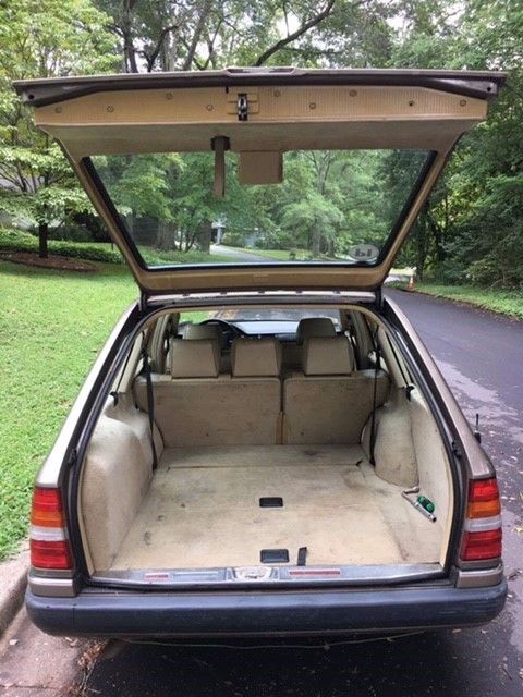 1992 Desert Taupe Metallic Mercedes-Benz 300-Series Wagon