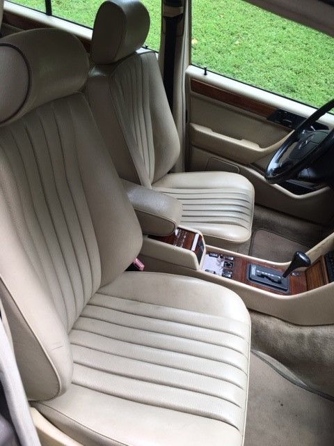 1992 Desert Taupe Metallic Mercedes-Benz 300-Series Wagon