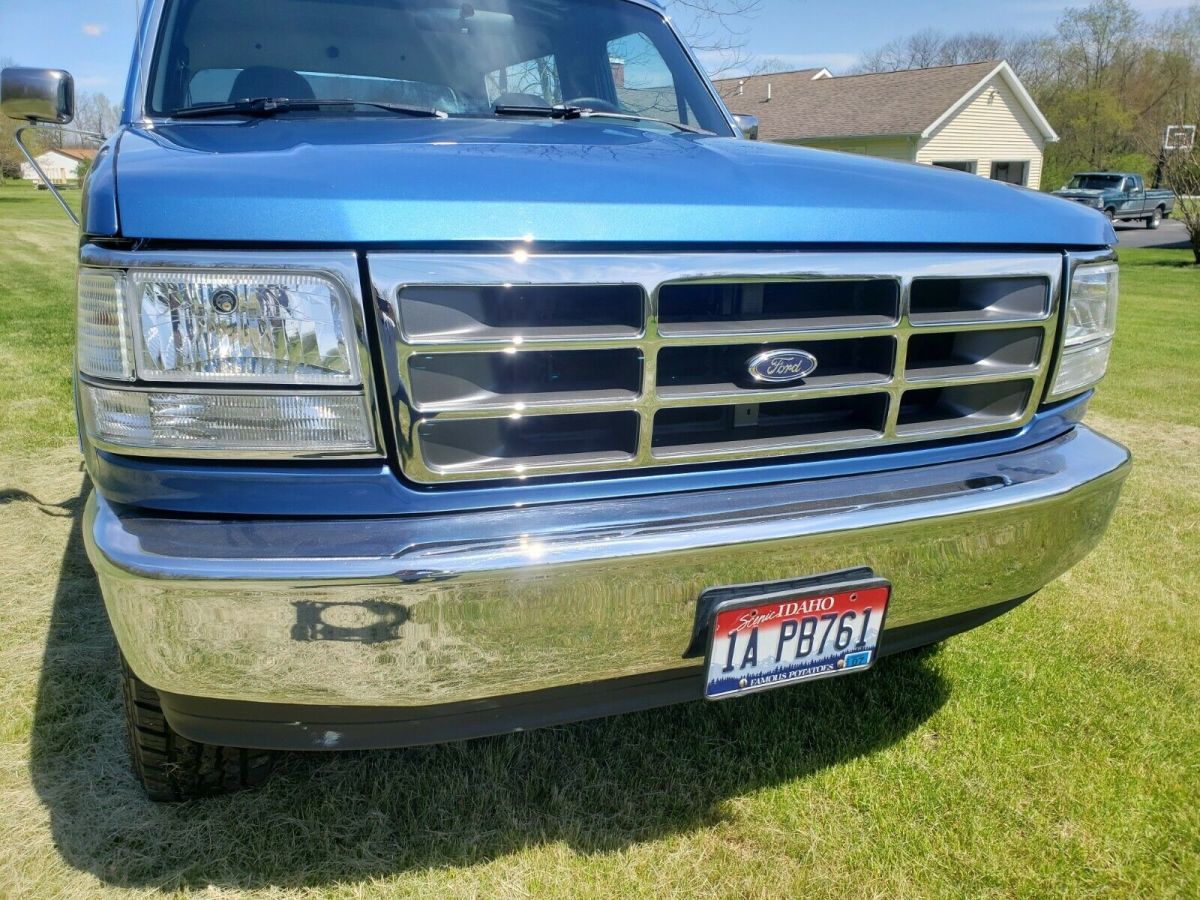 1992 Blue Ford Bronco