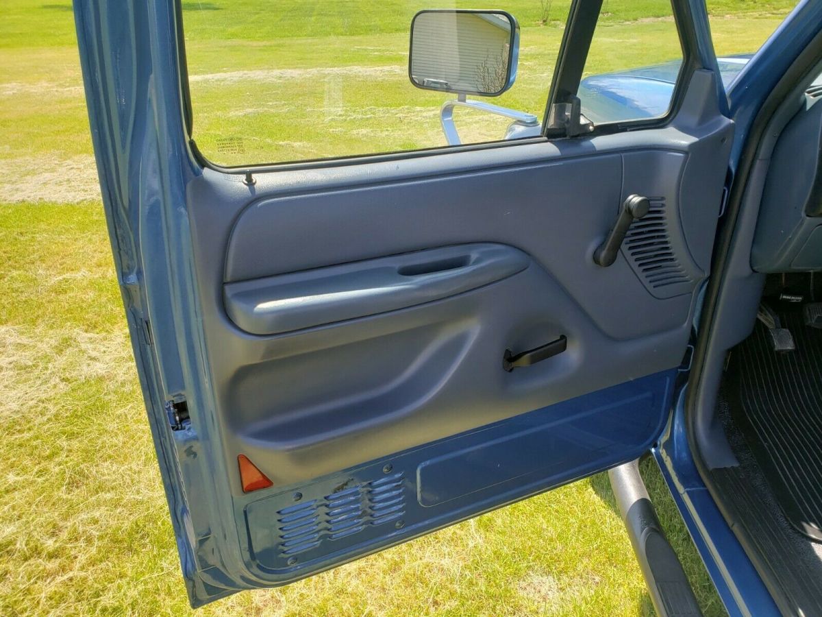 1992 Blue Ford Bronco