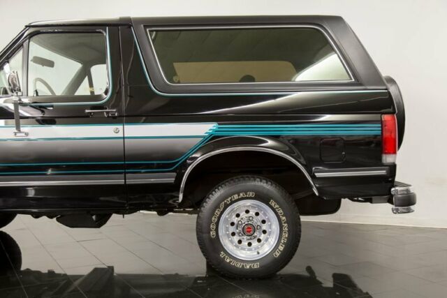 1990 Black Ford Bronco SUV