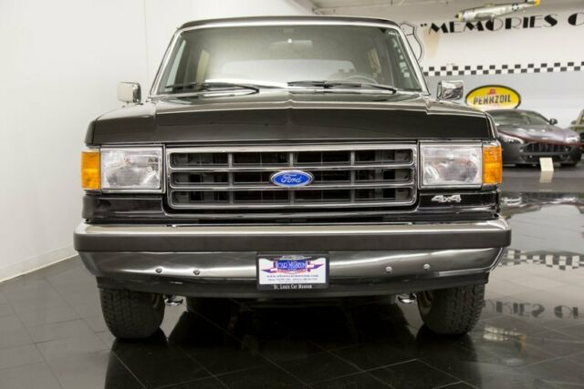 1990 Black Ford Bronco SUV