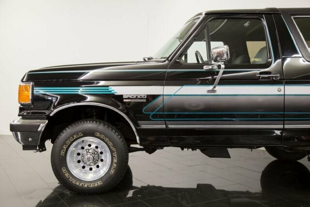 1990 Black Ford Bronco SUV