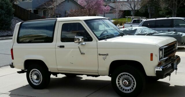 1986 White Ford Bronco II SUV