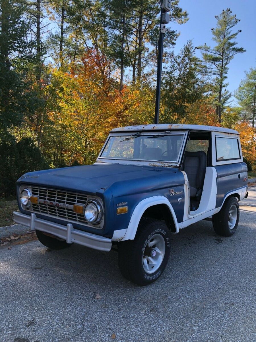 1971 Blue Ford Bronco SUV