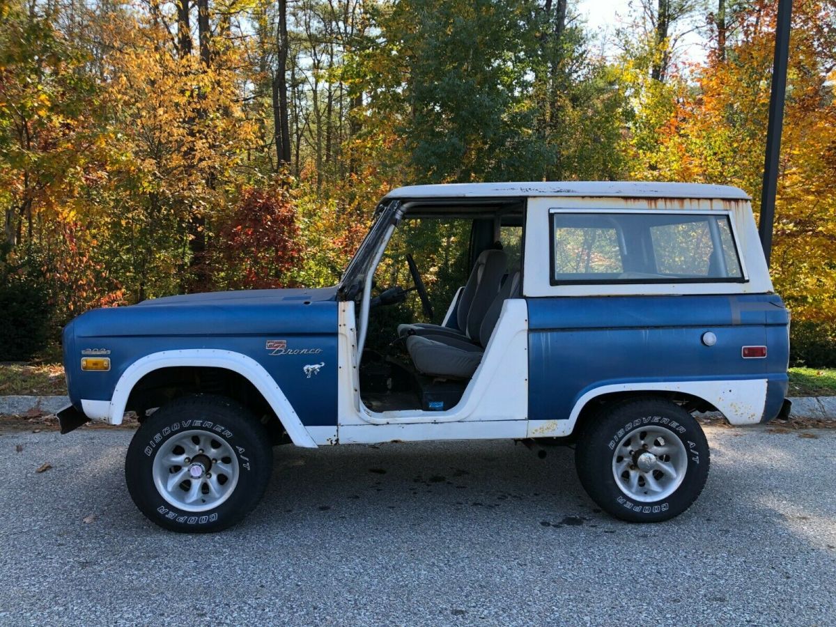 1971 Blue Ford Bronco SUV