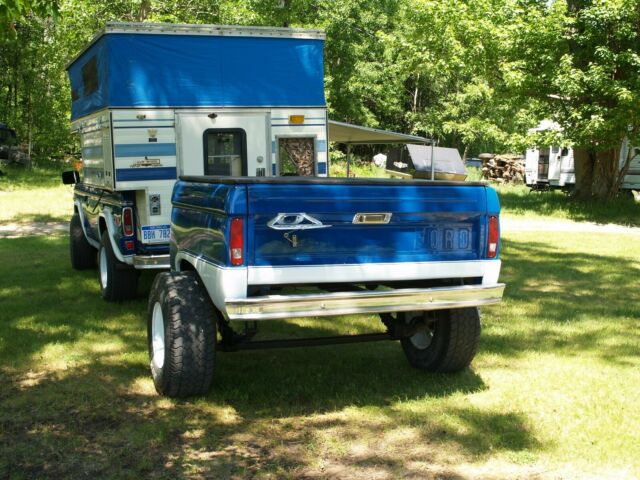 1972 BLUE/WHITE Ford Bronco Wagon