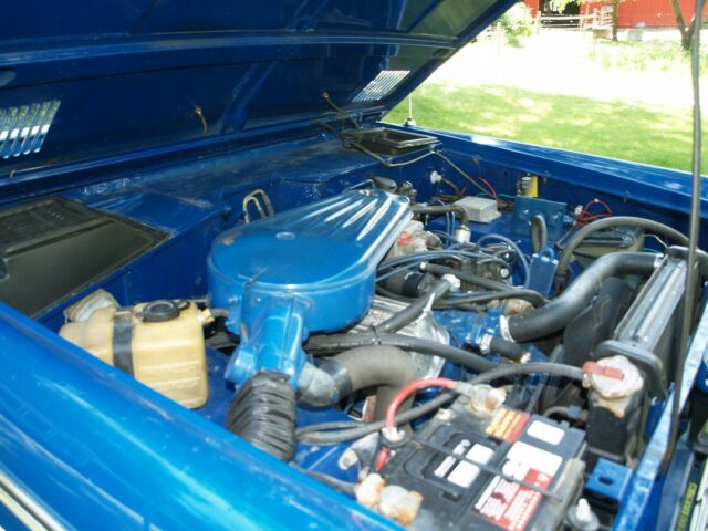 1972 BLUE/WHITE Ford Bronco Wagon