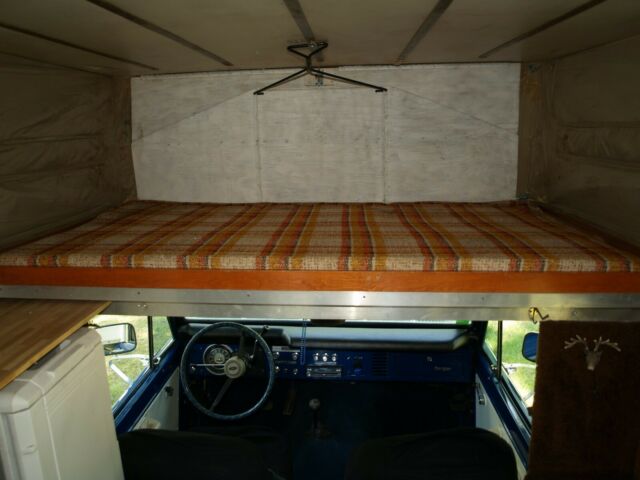 1972 BLUE/WHITE Ford Bronco Wagon