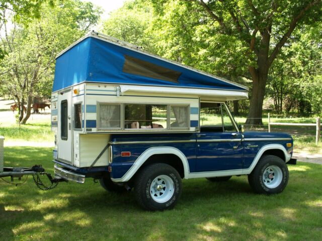 1972 BLUE/WHITE Ford Bronco Wagon