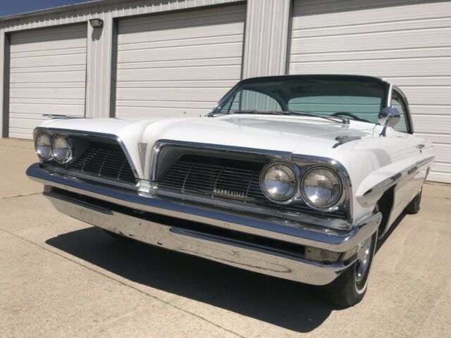 1961 White Pontiac Bonneville Coupe