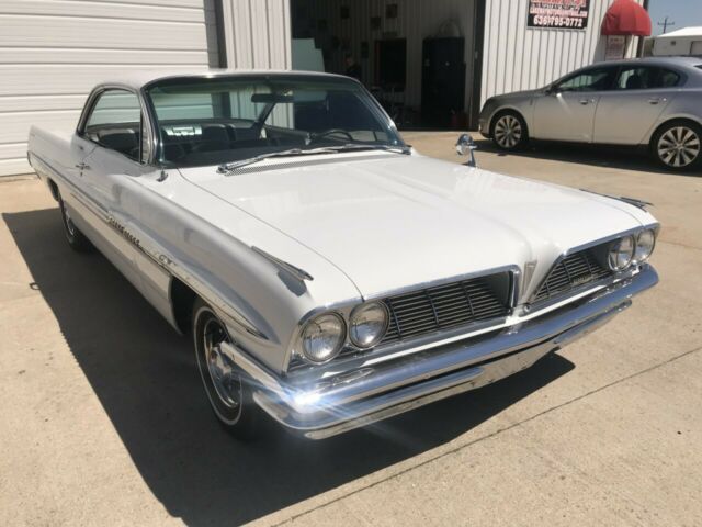 1961 White Pontiac Bonneville Coupe