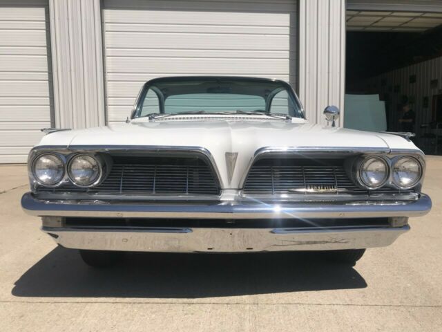 1961 White Pontiac Bonneville Coupe