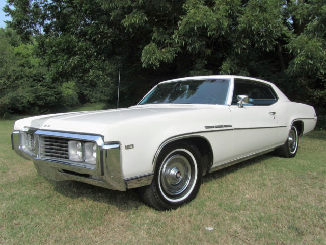 1969 white Buick LeSabre 2 D00R HARD/TOP