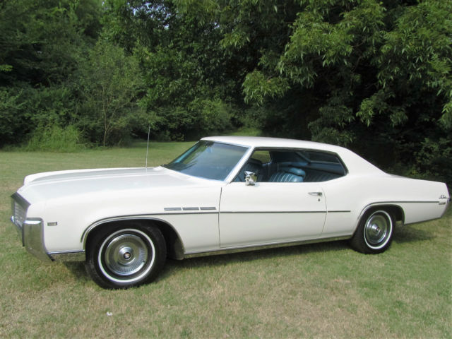 1969 white Buick LeSabre 2 D00R HARD/TOP
