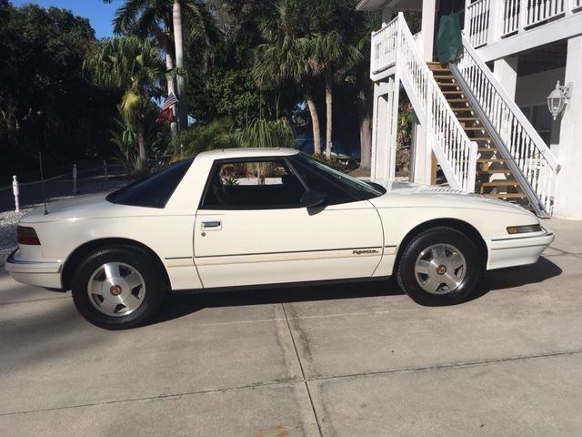 1989 White Buick Reatta Coupe