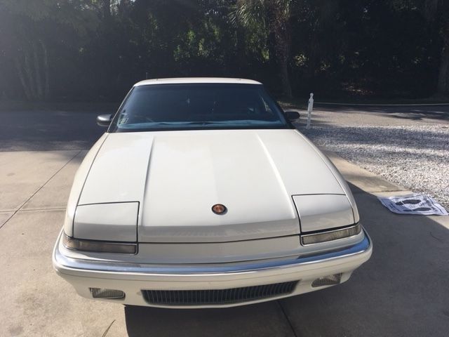 1989 White Buick Reatta Coupe