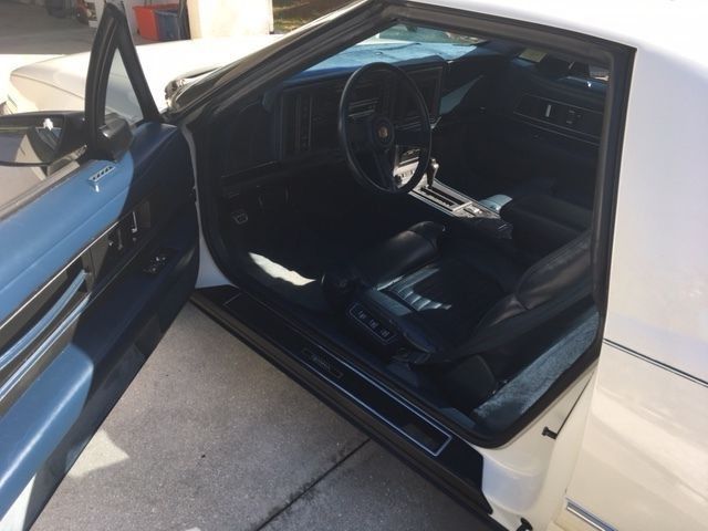 1989 White Buick Reatta Coupe