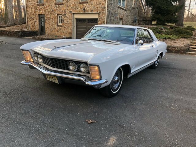 1964 White Buick Riviera