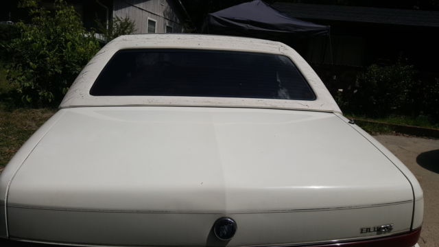 1993 White Buick Roadmaster Sedan