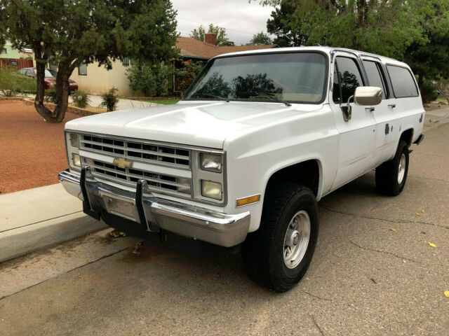 1988 White Chevrolet Suburban SUV