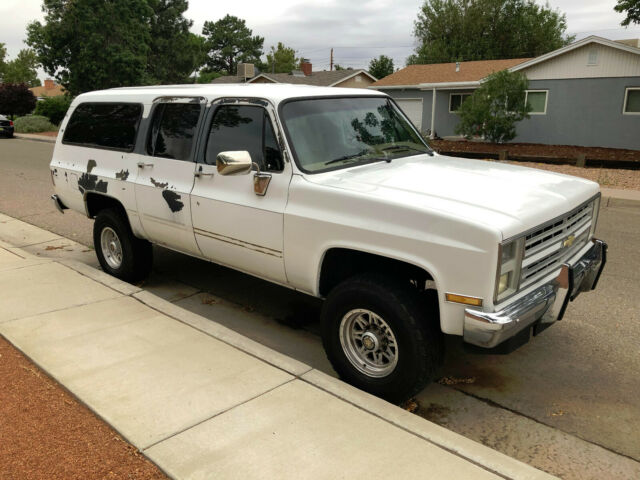 1988 White Chevrolet Suburban SUV