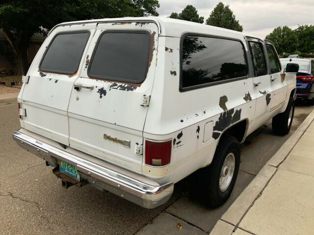 1988 White Chevrolet Suburban SUV