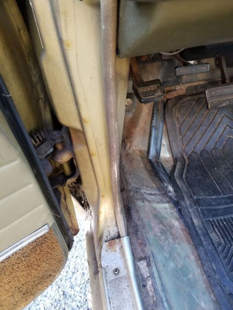 1970 Gold Oldsmobile Cutlass Coupe