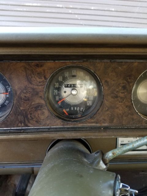 1970 Gold Oldsmobile Cutlass Coupe