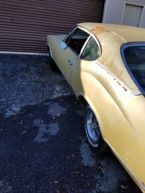 1970 Gold Oldsmobile Cutlass Coupe