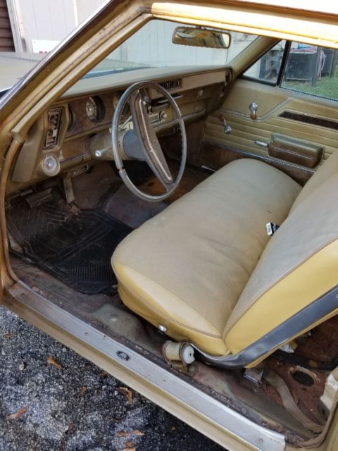 1970 Gold Oldsmobile Cutlass Coupe