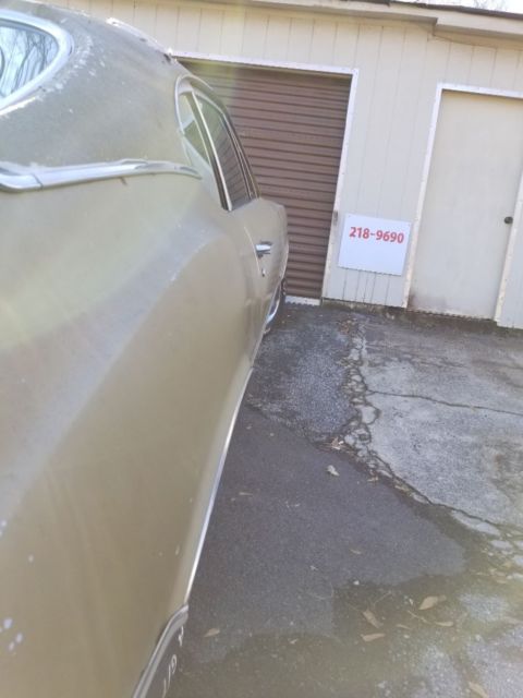 1970 Gold Oldsmobile Cutlass Coupe