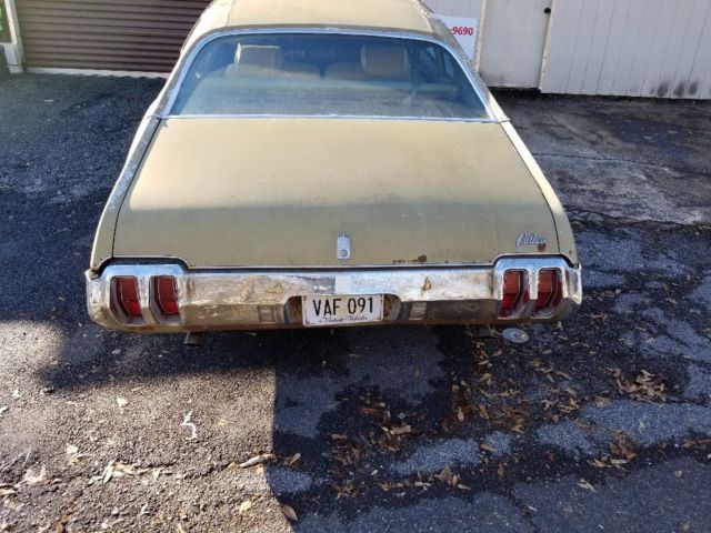 1970 Gold Oldsmobile Cutlass Coupe