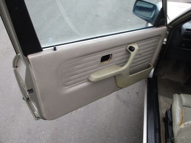 1986 Gold BMW 3-Series Coupe