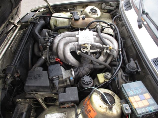 1986 Gold BMW 3-Series Coupe