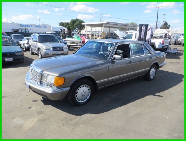 1986 Silver Mercedes-Benz 400-Series Sedan
