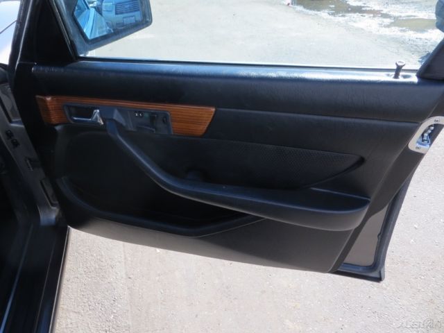 1986 Silver Mercedes-Benz 400-Series Sedan