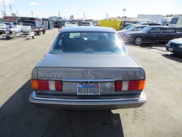1986 Silver Mercedes-Benz 400-Series Sedan