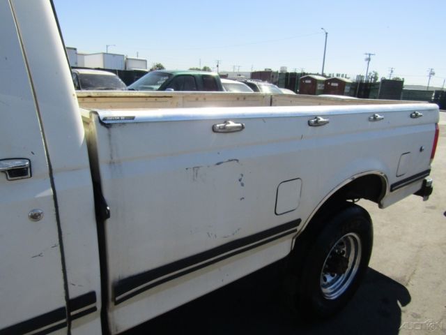 1989 White Ford F-250